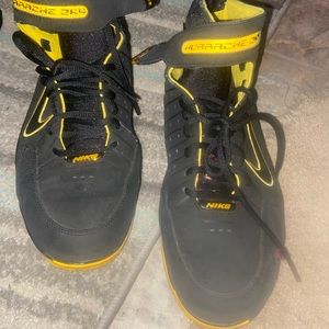 Mens Black and Yrllow Nile Sneaker Size mens 11